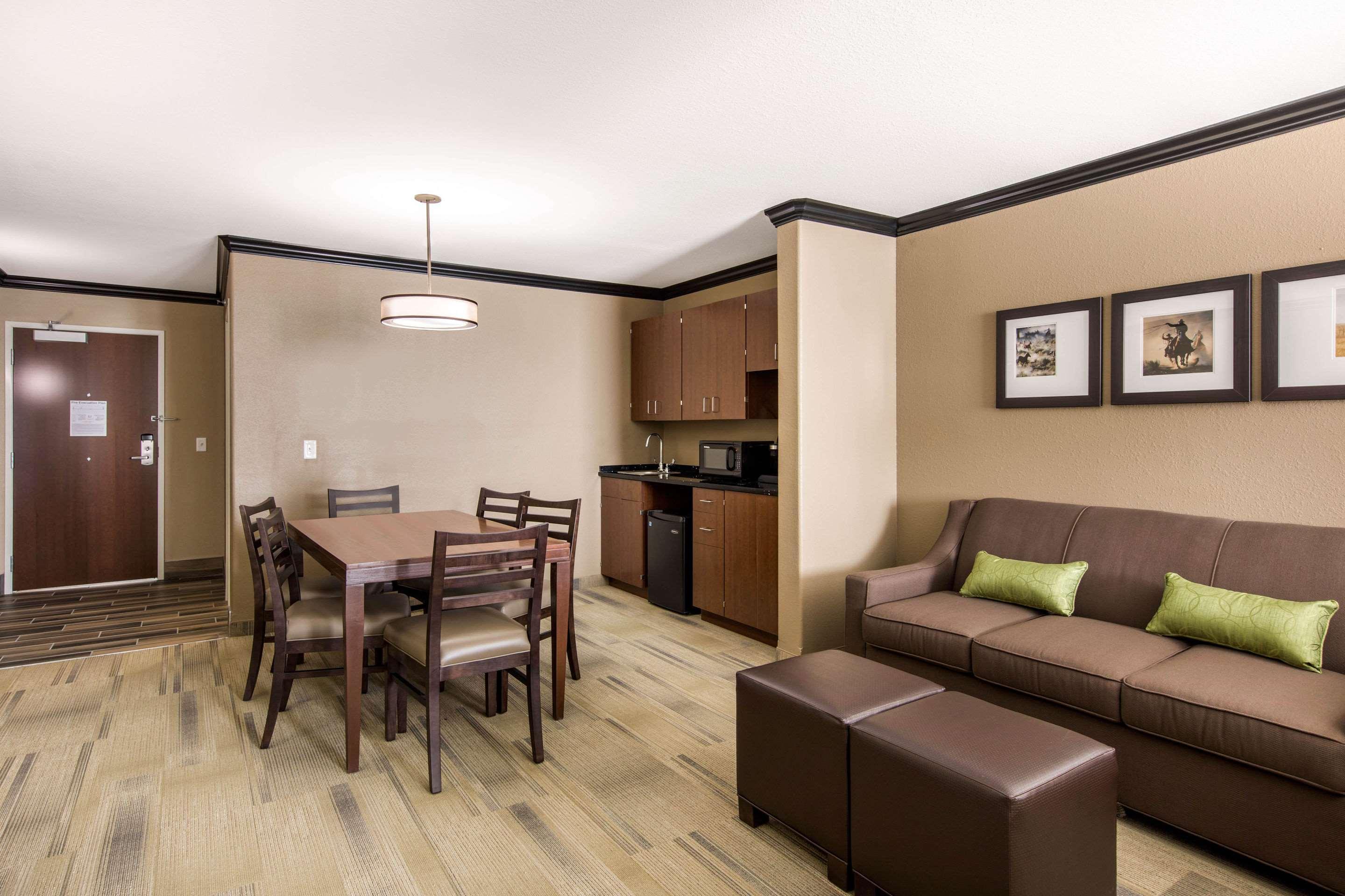 Comfort Suites Liberal Exterior foto