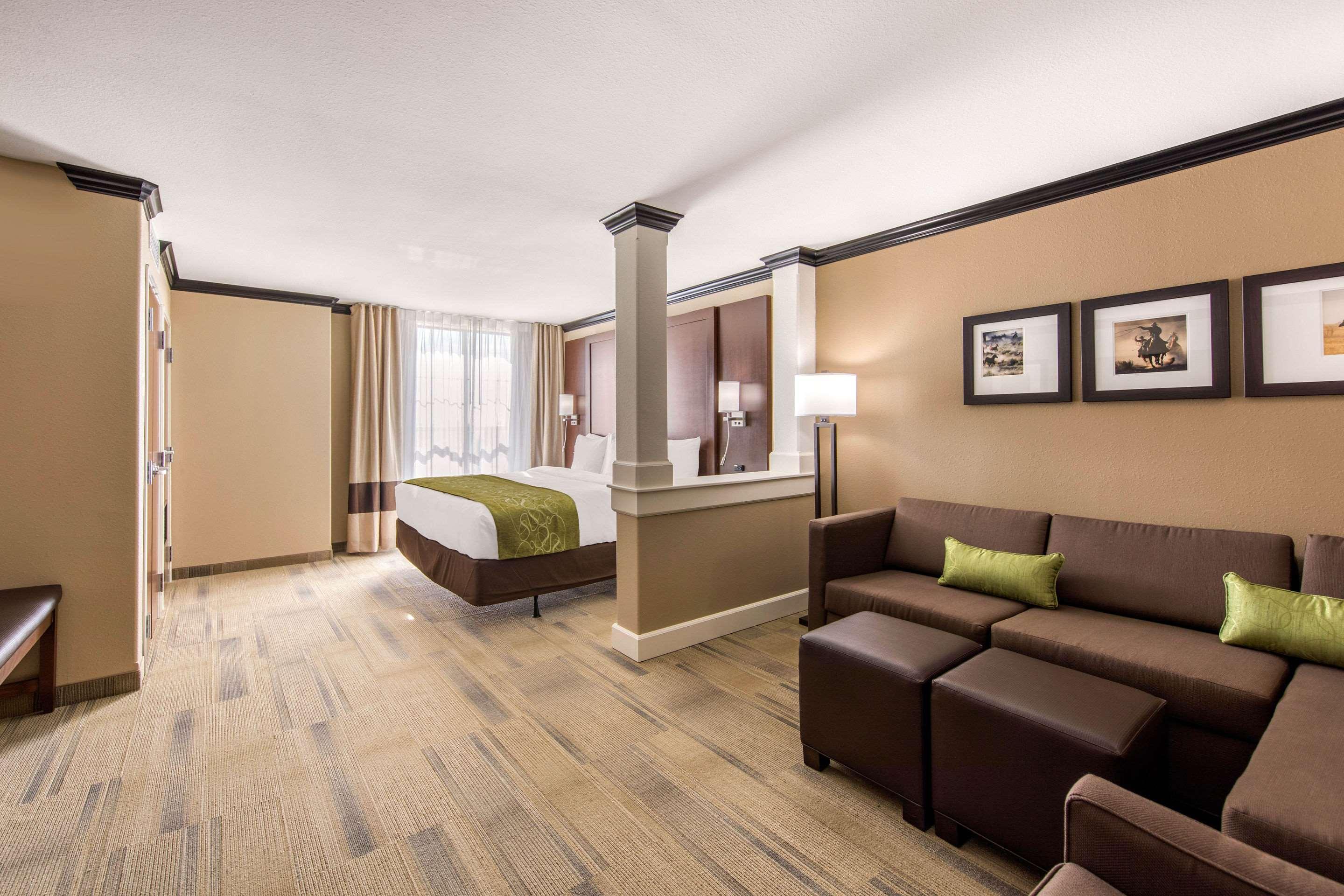 Comfort Suites Liberal Exterior foto